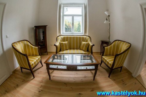 Püspöki kastély (felújítva!), Püspökszentlászló