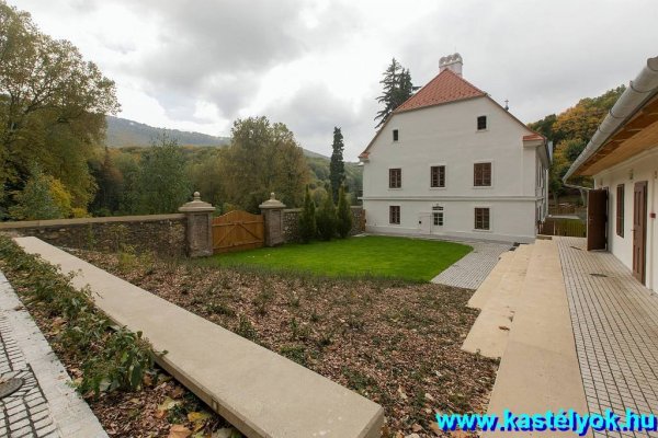 Püspöki kastély (felújítva!), Püspökszentlászló