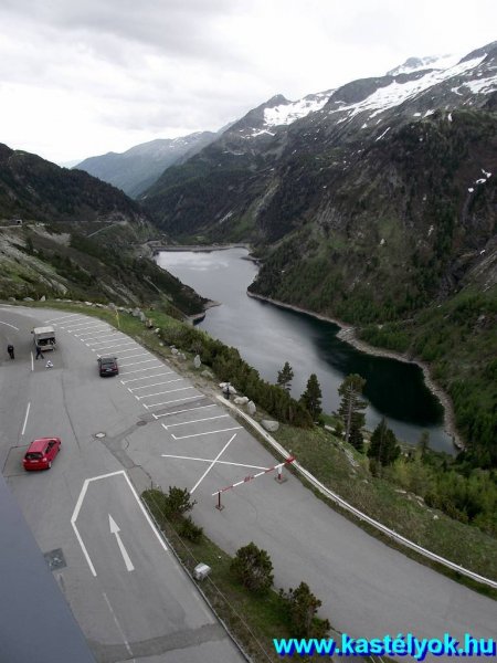 A vülgy a víztárolótól visszanézve Maltatal (Gmünd),  Malta Hochalmstrasse, Ausztria, Karintia (Kärnten) tartomány