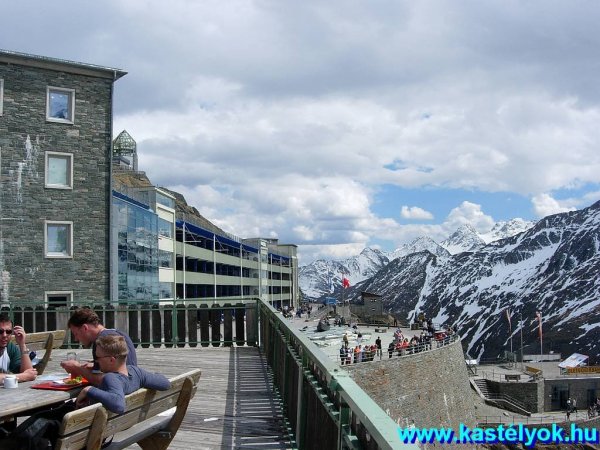 Franz Josef Sraße, parkolóház a Gleccsernél Großglockner Hochalpen Srtaße, Ausztria, Salzburg tartomány