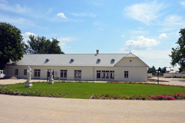 Kápolnásnyék, Dabasi Halász Gábor Kulturális Központ