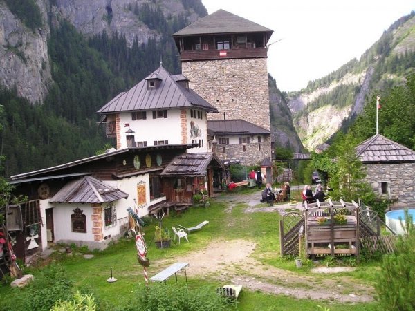 Gasteinertal elején látható a Burg Klammstein.