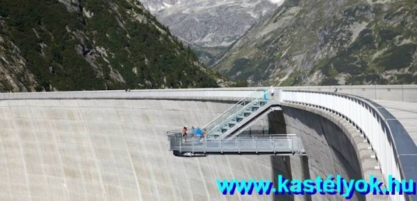 A víztároló gátjára épített kilátó terasz Maltatal (Gmünd),  Malta Hochalmstrasse, Ausztria, Karintia (Kärnten) tartomány