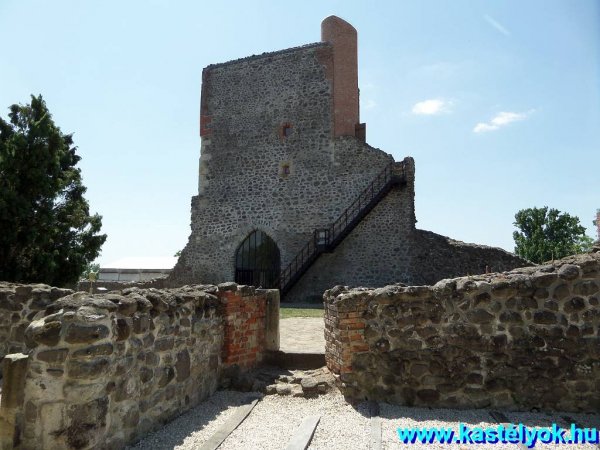 Kaputorony Kisnánai vár