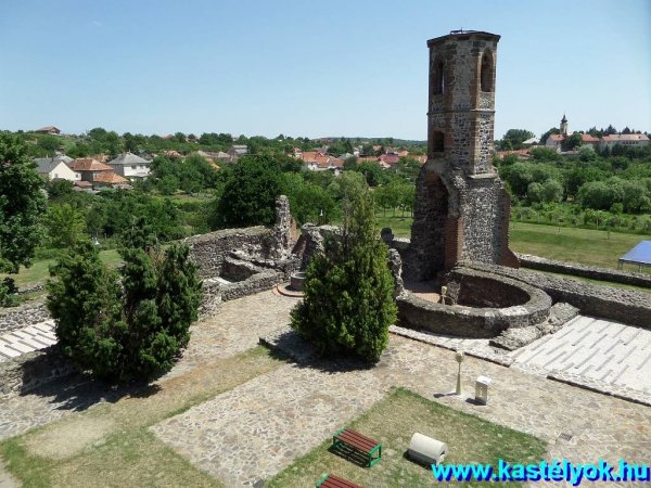 Kápolna torony Kisnánai vár