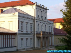 Zirc, Természettudományi Múzeum és Múzeum könyvtár épülete